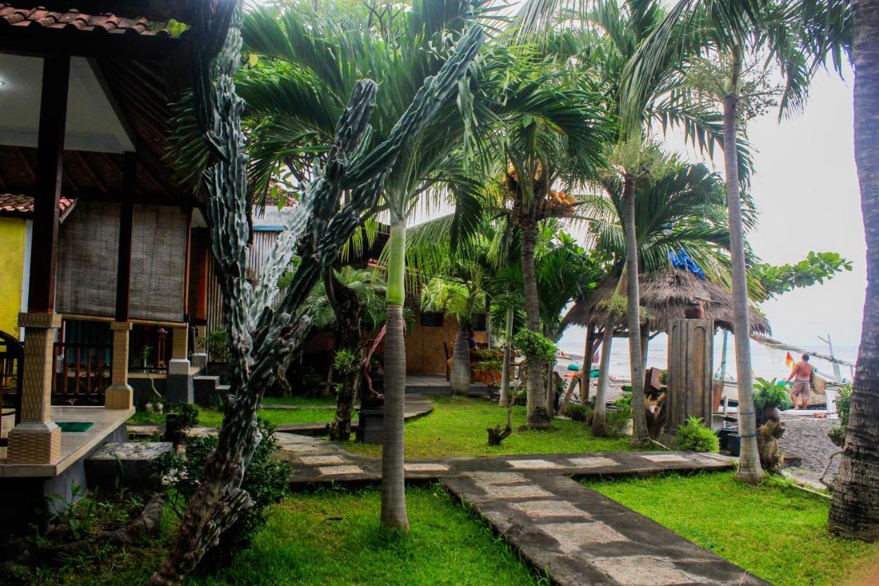Coconut Beach Bungalows & Warung 2 Amed Exterior foto