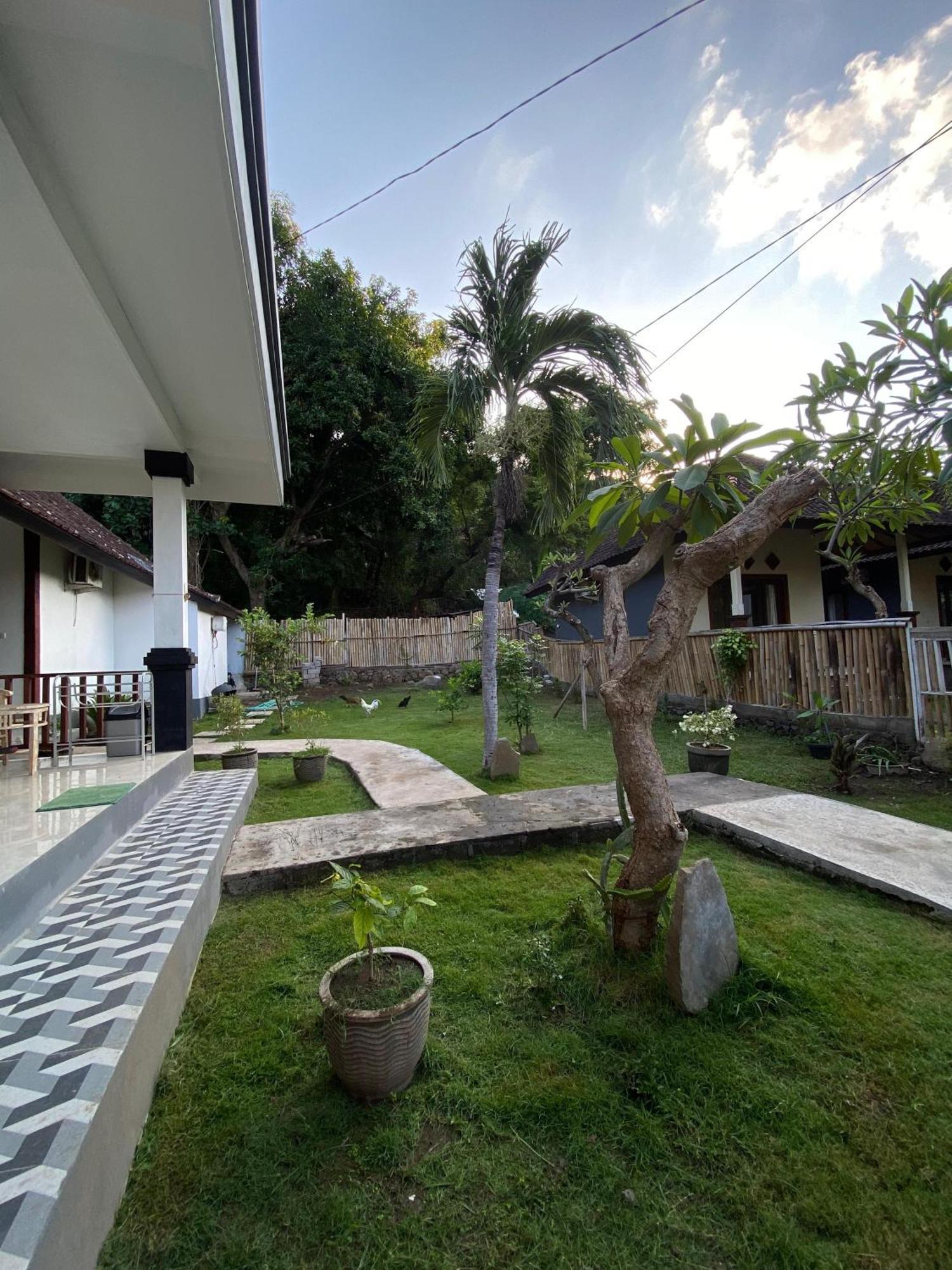 Coconut Beach Bungalows & Warung 2 Amed Exterior foto