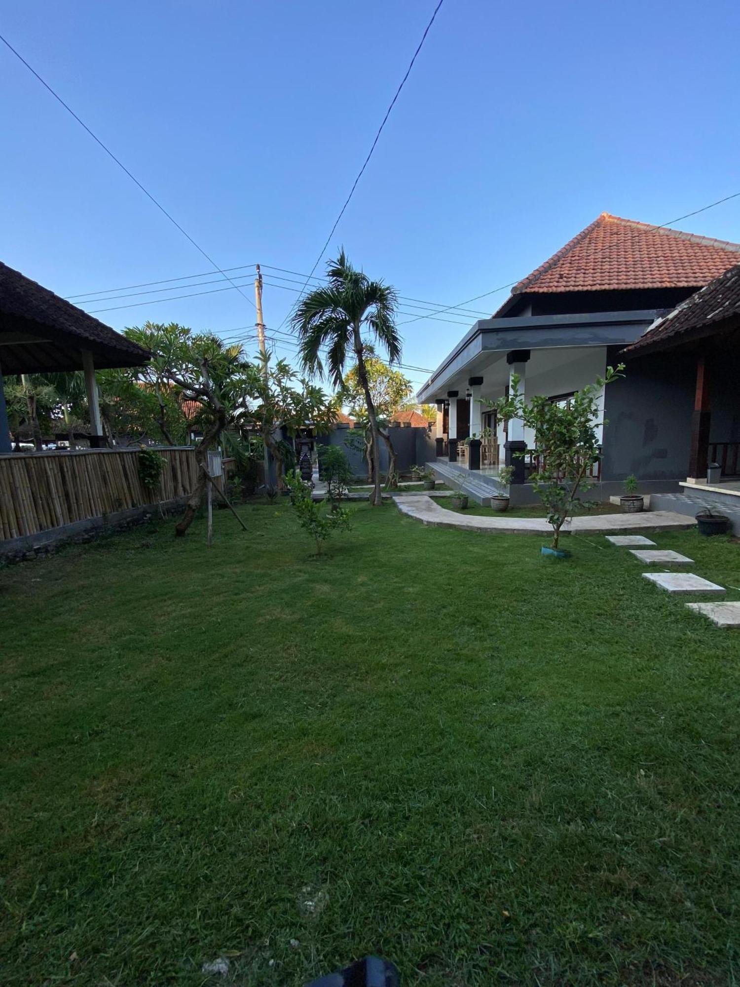 Coconut Beach Bungalows & Warung 2 Amed Exterior foto